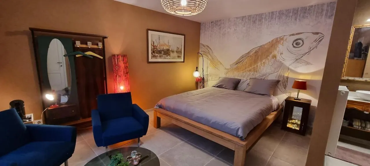 Logies La Chevre Folle - Lodging & Cooking In Style With Shared Kitchen Ostend Bed & Breakfast