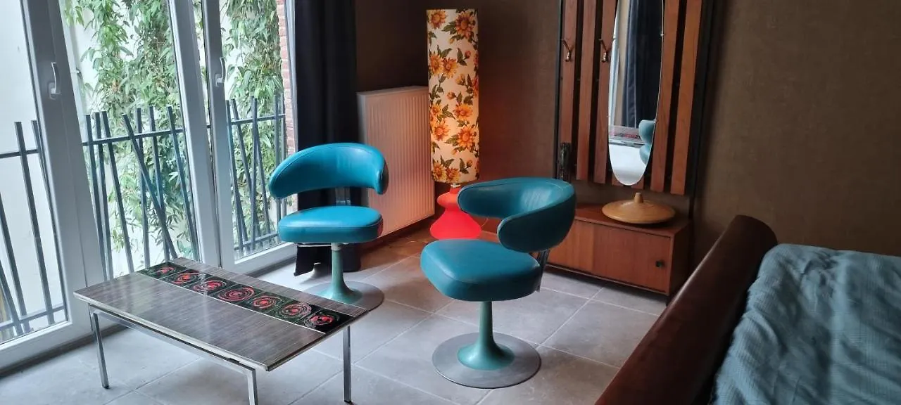 Logies La Chevre Folle - Lodging & Cooking In Style With Shared Kitchen Ostende 0*,  Belgien